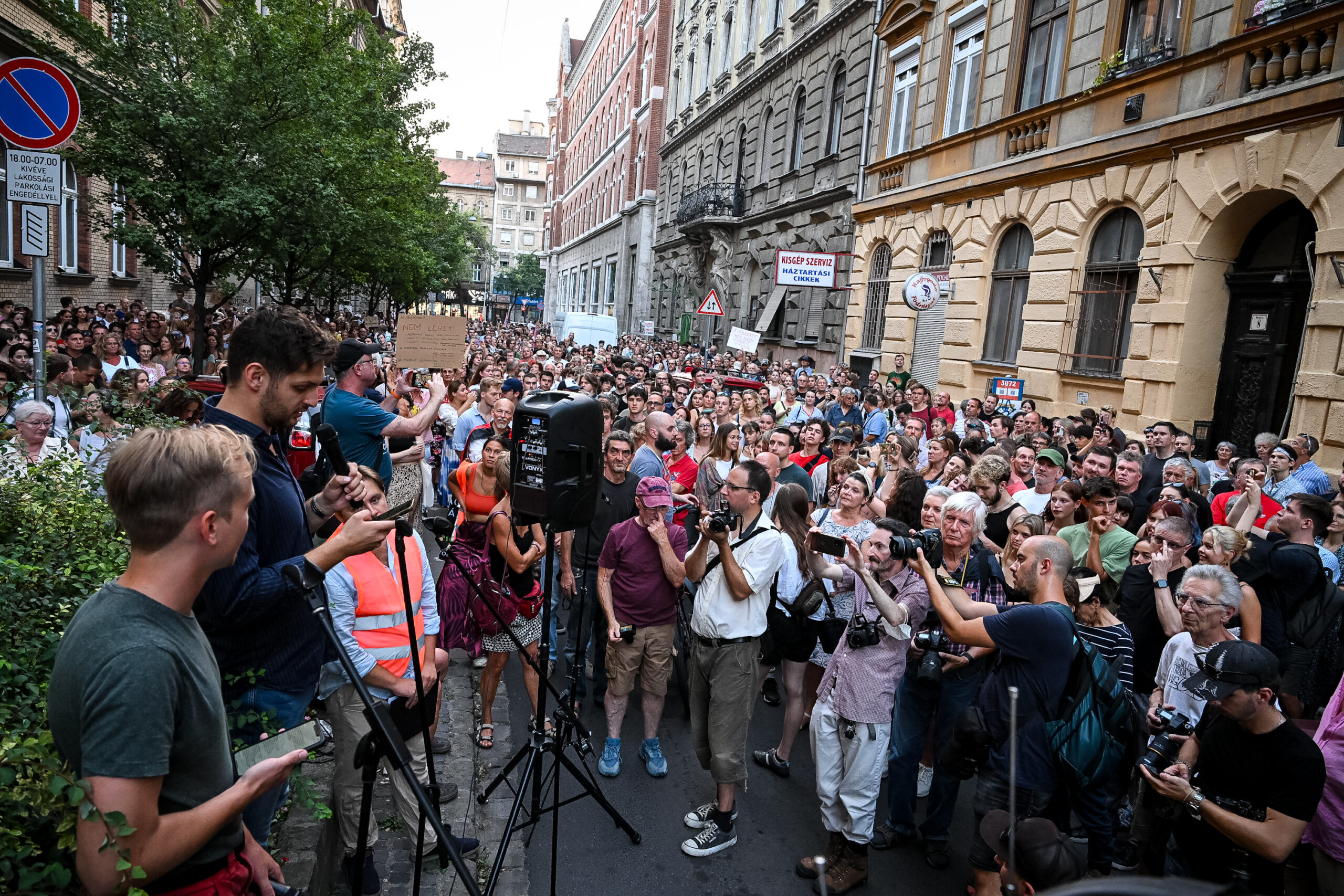 Tüntetés a budapesti Madách Gimnázium előtt / 2024. augusztus 28. | Fotó: Mohos Márton (24.hu)